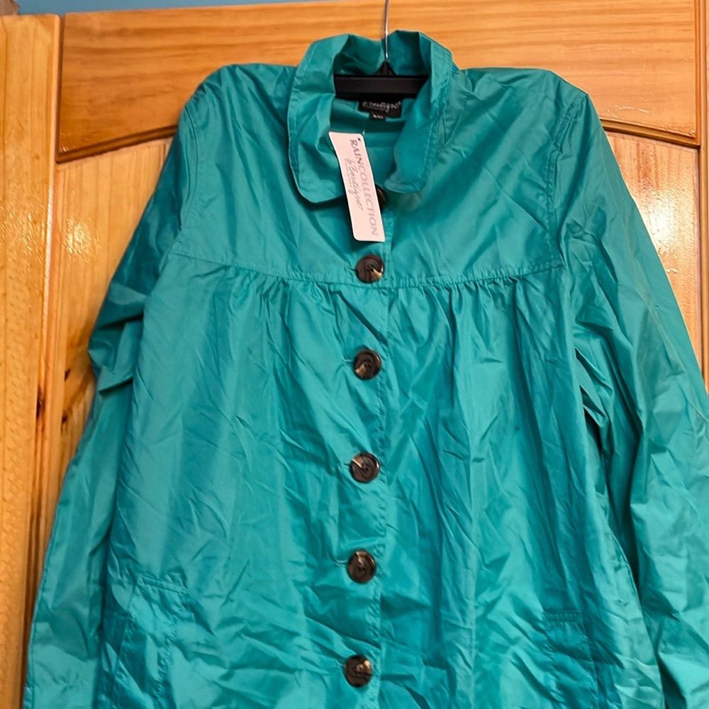 Lightweight raincoat